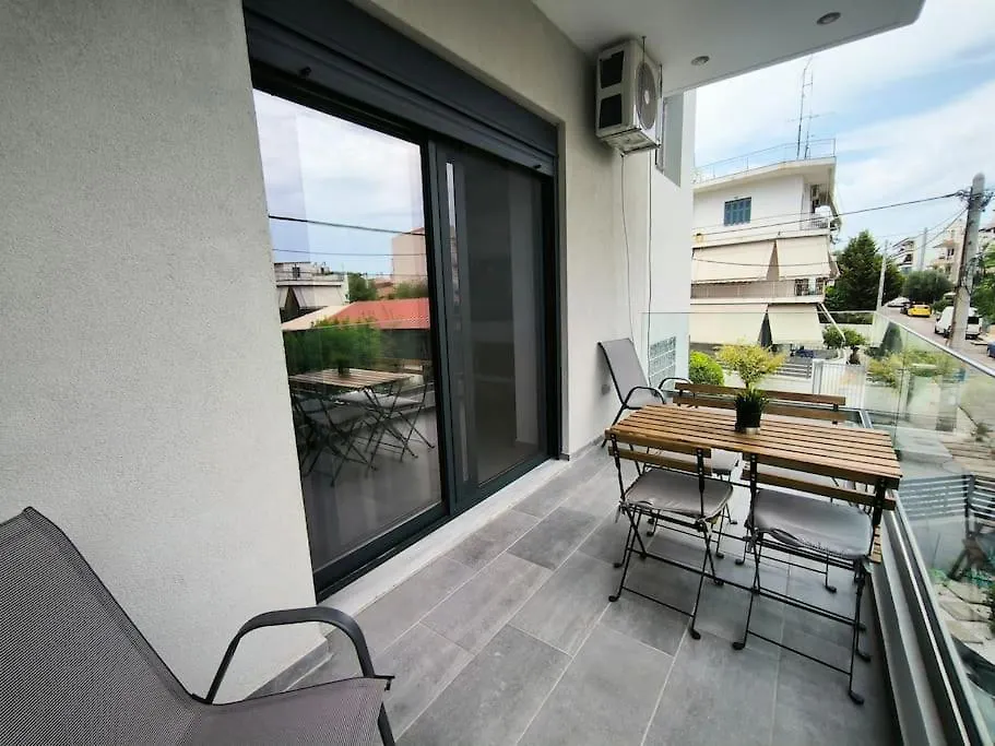 Floral Home 2 - 1St Floor Apt With Private Parking!-1