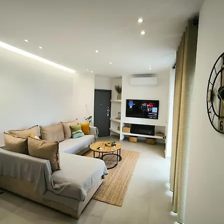 Floral Home 2 - 1St Floor Apt With Private Parking!-3